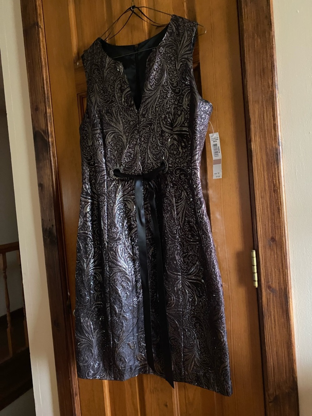 R&M Richards Metallic Silver-Black Knee-length Paisley Sheath Dress